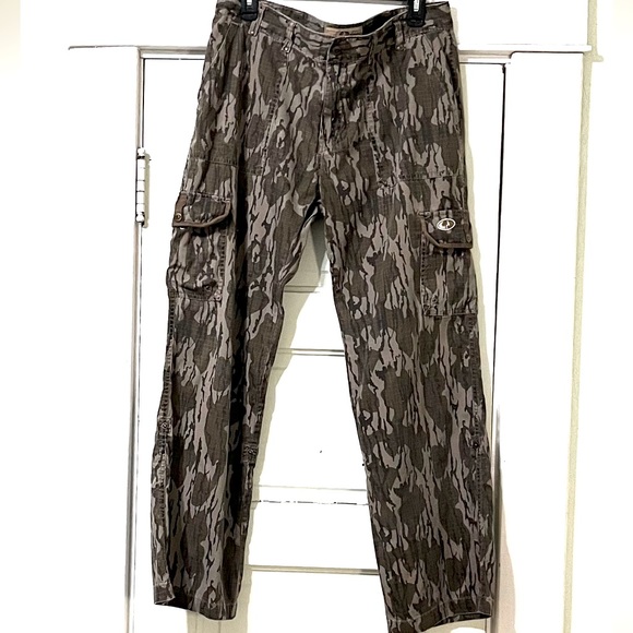 Mossy Oak Pants - EUC. Mossy oak camouflage cargo pants. Size 12